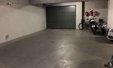 - Cochera cubierta con Elevador