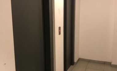 - Cochera cubierta con Elevador