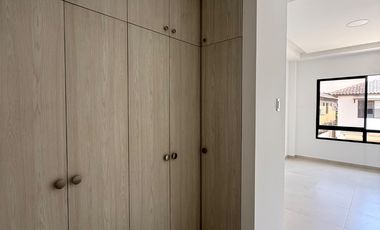 VENDO CASA EN CIUDAD CELESTE ETAPA ESTRIBOR