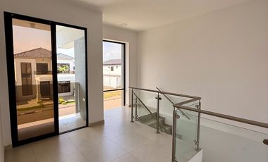 VENDO CASA EN CIUDAD CELESTE ETAPA ESTRIBOR