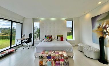 Luxury House en Alto de Palmas | 896 m² de Exclusividad y Confort