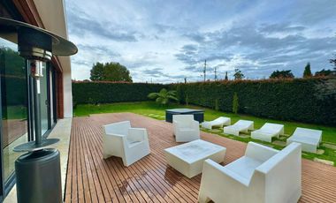 Luxury House en Alto de Palmas | 896 m² de Exclusividad y Confort