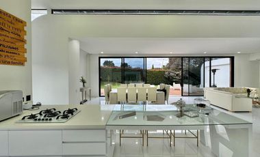 Luxury House en Alto de Palmas | 896 m² de Exclusividad y Confort