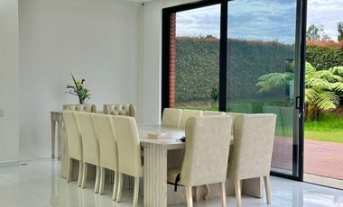 Luxury House en Alto de Palmas | 896 m² de Exclusividad y Confort