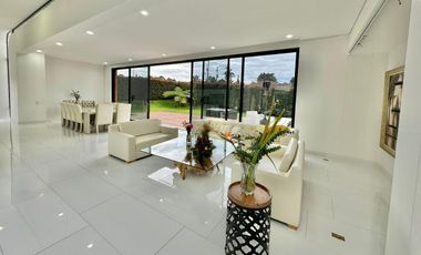 Luxury House en Alto de Palmas | 896 m² de Exclusividad y Confort