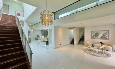 Luxury House en Alto de Palmas | 896 m² de Exclusividad y Confort