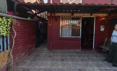 Vendo casa de 2 pisos en Los Jesuitas, Quilicura