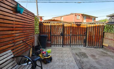 Vendo casa de 2 pisos en Los Jesuitas, Quilicura