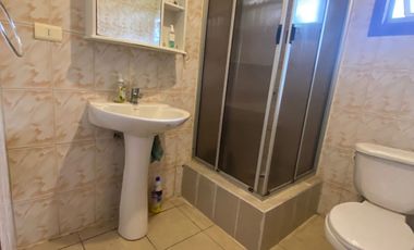 ARRIENDO CABAÑA 2 DORMITORIOS  LIVING COMEDOR, COCINA