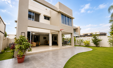 CASA MODERNA EN VENTA – ISLA MOCOLÍ - BARLOVENTO, SAMBORONDÓN