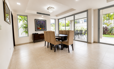 CASA MODERNA EN VENTA – ISLA MOCOLÍ - BARLOVENTO, SAMBORONDÓN