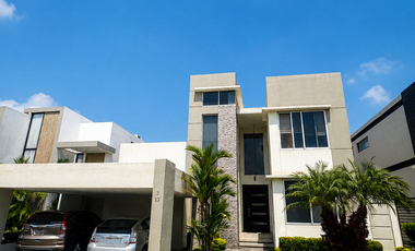 CASA MODERNA EN VENTA – ISLA MOCOLÍ - BARLOVENTO, SAMBORONDÓN
