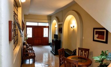ALQUILER DE CASA 150m² con estacionamiento SAN ISIDRO