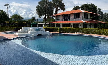 Venta de Espectacular Finca de Lujo con Piscinas, Discoteca y Zonas Deportivas – Rozo Palmira