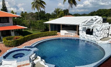 Venta de Espectacular Finca de Lujo con Piscinas, Discoteca y Zonas Deportivas – Rozo Palmira