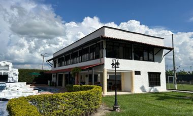 Venta de Espectacular Finca de Lujo con Piscinas, Discoteca y Zonas Deportivas – Rozo Palmira