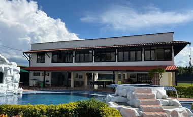 Venta de Espectacular Finca de Lujo con Piscinas, Discoteca y Zonas Deportivas – Rozo Palmira