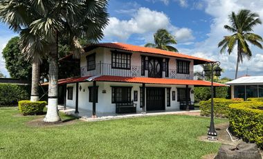 Venta de Espectacular Finca de Lujo con Piscinas, Discoteca y Zonas Deportivas – Rozo Palmira