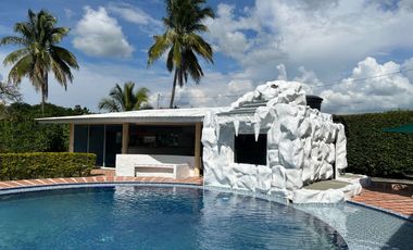 Venta de Espectacular Finca de Lujo con Piscinas, Discoteca y Zonas Deportivas – Rozo Palmira