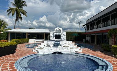 Venta de Espectacular Finca de Lujo con Piscinas, Discoteca y Zonas Deportivas – Rozo Palmira