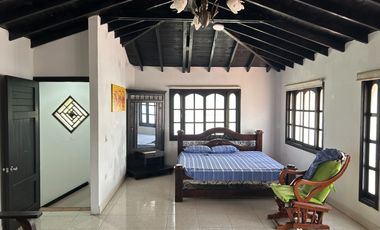Venta de Espectacular Finca de Lujo con Piscinas, Discoteca y Zonas Deportivas – Rozo Palmira