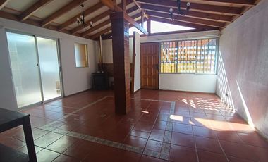 Arriendo Acogedora Casa en Troncos Viejos, Villa Alemana.