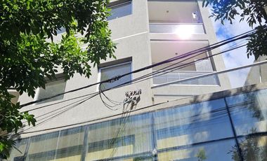 Tres ambientes en Av. General Paz 6200 - 2 Dorm, 1 Baño, Balcon, Livin Comedor