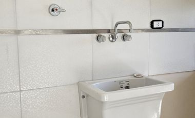 Tres ambientes en Av. General Paz 6200 - 2 Dorm, 1 Baño, Balcon, Livin Comedor
