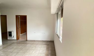 Departamento en C. Pujato & Francia - 2 Dorm, 1 Baño, Cocina-Comedor
