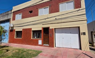 Dos propiedades en un Mismo Terreno (11 x 29)- Casa y Departamento
