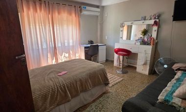 Dos propiedades en un Mismo Terreno (11 x 29)- Casa y Departamento