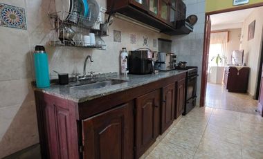 Dos propiedades en un Mismo Terreno (11 x 29)- Casa y Departamento