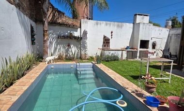 Dos propiedades en un Mismo Terreno (11 x 29)- Casa y Departamento