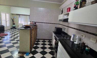 Casa en Venta J. P Lopez 520 - 3 Dorm, 2 Baños, Quincho, Cochera, Jardin