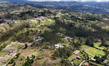 Terreno en Venta – Sector ZININ (Cerca de Cuenca y Azogues)