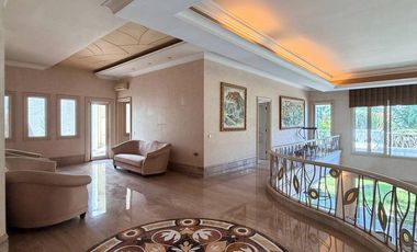 Rumah usaha / tinggal tema classic di Raya Tegalsari, Surabaya