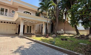 Rumah usaha / tinggal tema classic di Raya Tegalsari, Surabaya