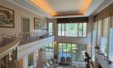 Rumah usaha / tinggal tema classic di Raya Tegalsari, Surabaya
