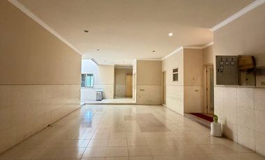 Rumah usaha / tinggal tema classic di Raya Tegalsari, Surabaya