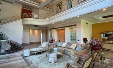 Rumah usaha / tinggal tema classic di Raya Tegalsari, Surabaya