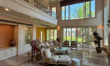 Rumah usaha / tinggal tema classic di Raya Tegalsari, Surabaya