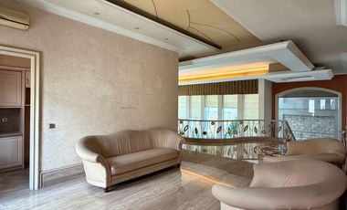 Rumah usaha / tinggal tema classic di Raya Tegalsari, Surabaya