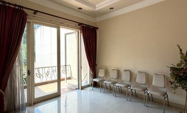 Rumah usaha / tinggal tema classic di Raya Tegalsari, Surabaya
