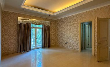 Rumah usaha / tinggal tema classic di Raya Tegalsari, Surabaya