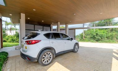 Brand-New Lakeside Luxury Pattaya – 4-Bedroom Villa Just 15 Minutes from Pattaya