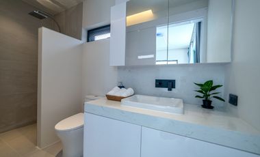 Brand-New Lakeside Luxury Pattaya – 4-Bedroom Villa Just 15 Minutes from Pattaya