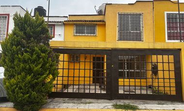 Amplia casa tres recámaras, hermoso condominio,portón electrico, Buenavista Tultitlan edo.de México.