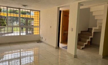 Amplia casa tres recámaras, hermoso condominio,portón electrico, Buenavista Tultitlan edo.de México.