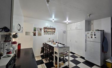 Amplísimo departamento en perfectas condiciones.