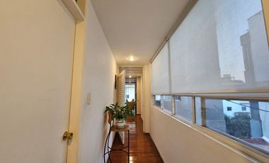 Amplísimo departamento en perfectas condiciones.
